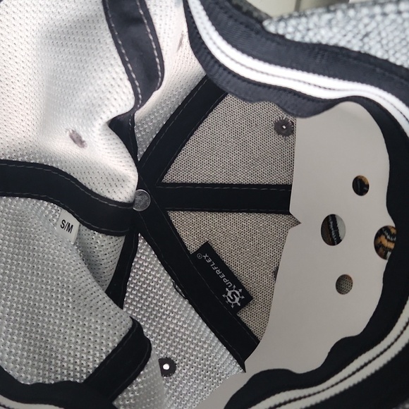 COPY - Adidas Boston Bruins Cap - Picture 4 of 5